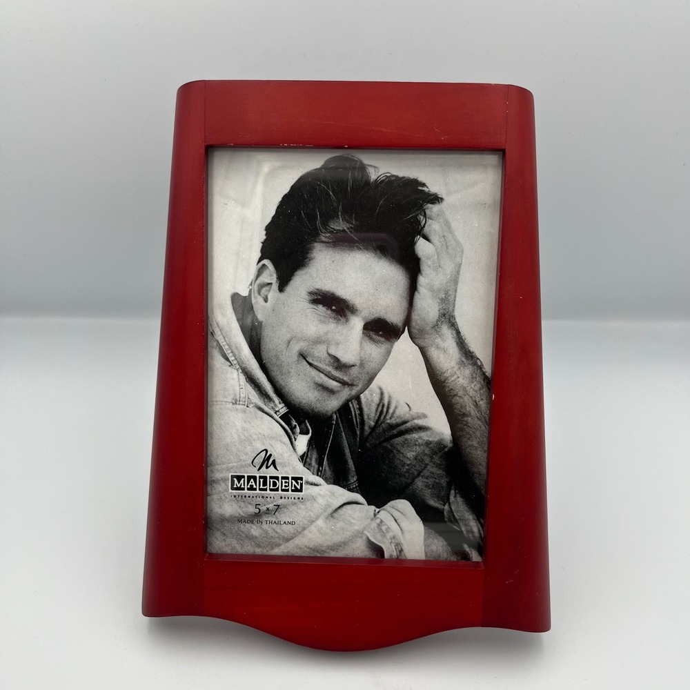 Malden Red Wood 5x7‎ Photo Frame Tabletop Display Stand Up